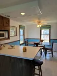 LAKE VIEW!!! Amazing sunsets! Charming 2-bedroom house in beautiful Conneaut. - Homestays
