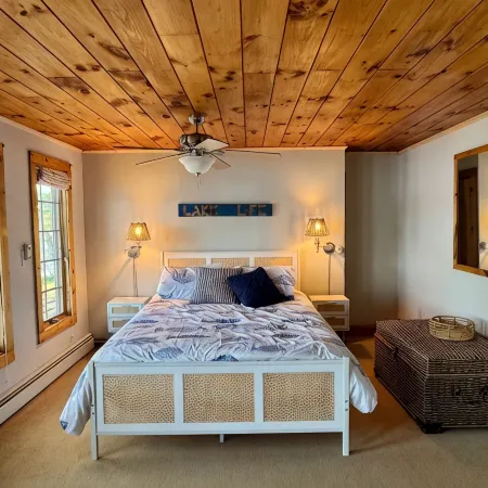 Charming 4-bedroom cottage with AC, WiFi on Little Sebago Lake waterfront