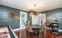 The Old Fashioned - 4Br Colorful Bourbon Retreat - 2.5 Miles to Buffalo Trace