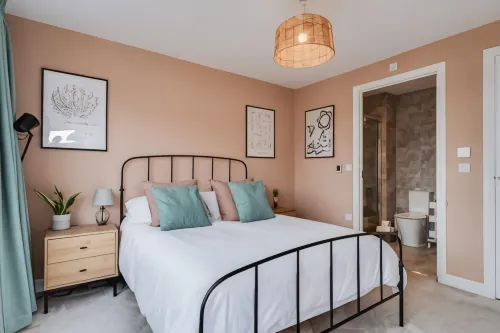 Family-friendly Getaway - Garden Parking Sleeps 7