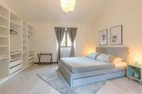 At Home-Como Lake