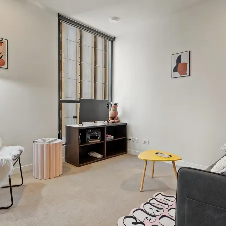 Unbeatable Location - Sleek 1BR  Melbourne Central