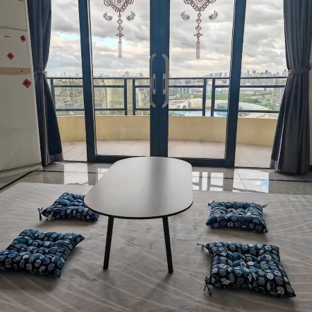 Musical fountain. Extra-large family room.