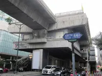 เดอะไวท์เดน โรงแรมใกล้ทองหล่อ