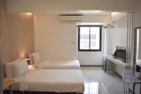 Loyy Hotel - Kitchens
