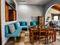 Breathtaking Ocean Vistas, Jungle Bliss, Walk to Eateries & Beach, Fast Internet