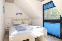 Sauna, fireplace, SKY TV, V&B whirlpool, WLAN, lake view, close to the Baltic Sea, LAST MINUTE