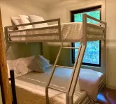 Luxury Treehouse with Large Deck - Homestays