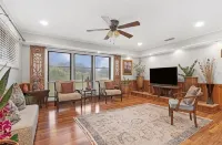 Kirk’s Kilgore Kottage - 3 bedrooms, 2 bath House