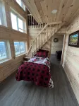 Peaceful Eagle Eye Cabin ON THE TRAIL in Fort Kent overlooking the St John River
