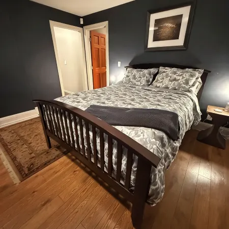Elegant, Downtown 2-Bedroom Apartment. Recently Updated. Center of Downtown.