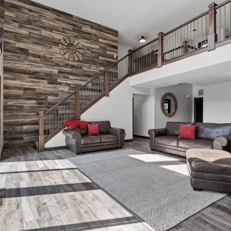 Exceptional property on Pelican Lake! Short walk to Breezy Resort, beaches, park