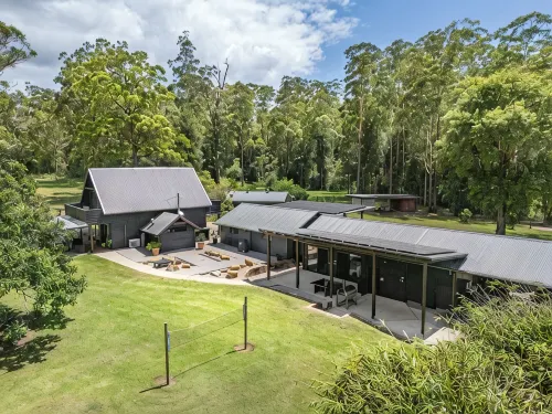 Secluded Getaway – Cabin & Barn Stay7 minutes from beautiful Valla beach - Boutique