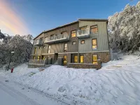 Mont Blanc Chalet –Mount Buller Chalet Walk to Lifts. Sleeps 12 エミレーツ周辺のホテル