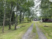 Private 5-Acre Farmhouse Retreat; Full Kitchen Fire Pit Office Pets OK  BBQ WiFi
