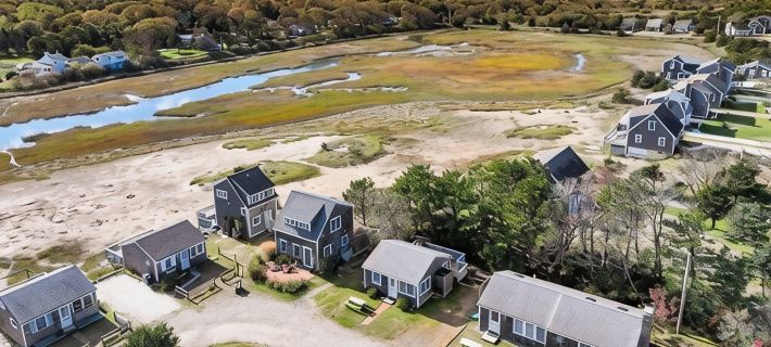Charming Seaside Cottage  Sleeps 9 with WiFi, AC, 2 Min Walk to a Private Beach Hotels in Sandwich