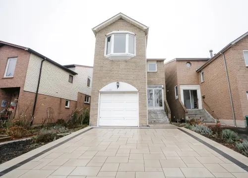 Spacious 4 bedroom Home (15 mins from YYZ airport)