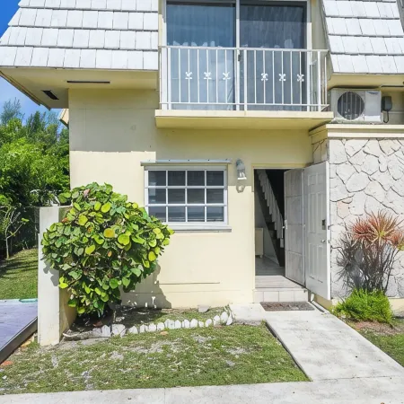 Vacation Lovers Blue Water Paradise: 2-bedroom condo with AC, WiFi in Freeport