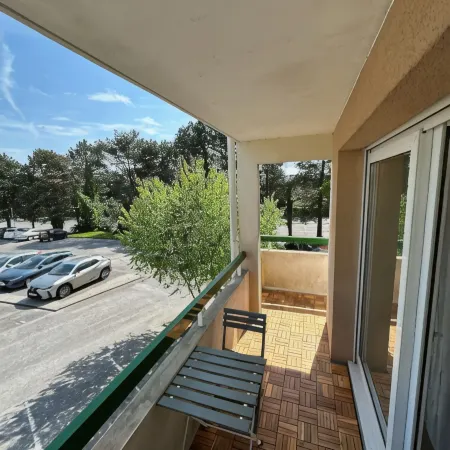 Cosy apartment with balcony + parking - quiet 2 steps from downtown