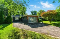 6 Bedroom Ranch Bungalow in Port Credit.
