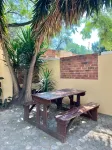 Charming 2-bedroom cottage in lovely Randburg with WiFi