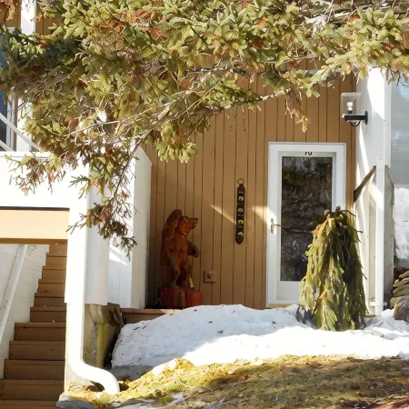 Mad River Valley Condo with Gourmet Kitchen, 2 Bedrooms, comfortably sleeps 6