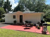 Cozy & Stylish 3 Bedroom Black and White Cottage. Perfect for Families & Groups! - Wi-Fi
