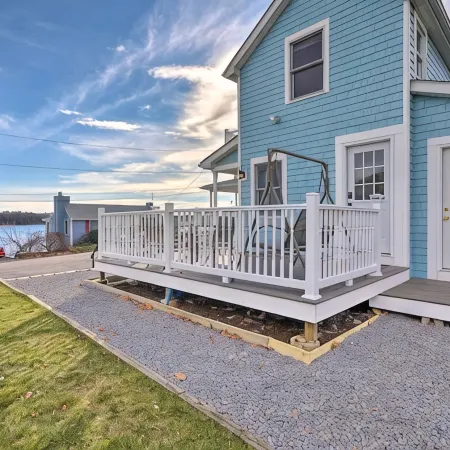 Rhode Island Haven: Walk to Greenwich Bay! Отели в г. Уорик