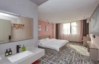 Jingshang Hotel (Nanjing Lukou Airport Tongshan Subway Station Branch) - con vista montagne