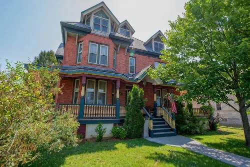 Atv-snowmobile Trail, Close to Marquette, Parking, 9 bedrooms, sleeps 18 People. - Homestays