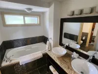 Relaxing retreat at Pacific Shores Resort Condo 1 Bedroom + Kitchen Hotele w: Nanaimo E