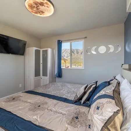 Secluded Western Retreat 3-bedroom house with EV Charger. Close to Death Valley