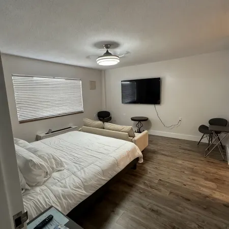 Beautiful Renovated Studio in Gadsden, AL