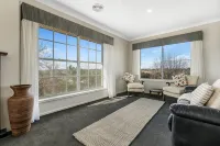 3 bedroom, two bathroom house fully equipped large kitchen, extensive lounge - Hot Tub