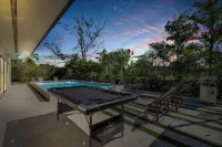 Luxury Lakefront 6BR Retreat / Games, BBQ & Views - Homestays