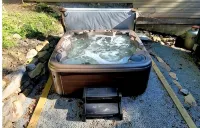 Outdoor Hot Tub & Indoor Soaking Tub, Bonfire Pit, Picnic Area, Foosball & More - Chalets