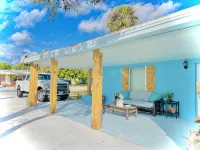 Jensen Beach Getaway/Pool-Downtown & Beaches. - WiFi