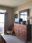 Walk to ski slopes! INCREDIBLE MTN VIEWS,SUNSETS, HOTTUB, FIREPLACE