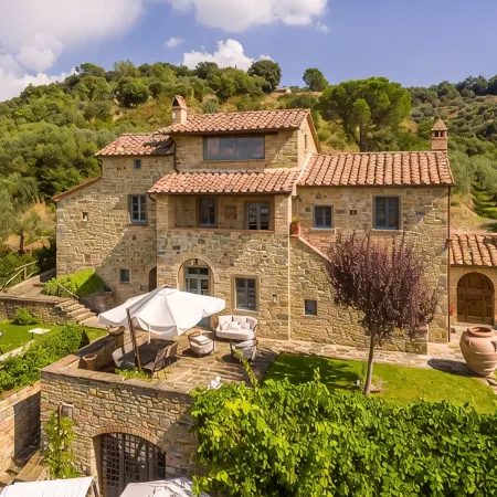 Wonderful villa at the foot of Cortona with private pool and unforgettable views
