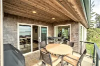 Elevator, Master Suites, Jacuzzi's -  steps to the Beach! - Wifi