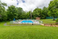Redwood Retreat in Windham - Pool! Tennis! - Pools