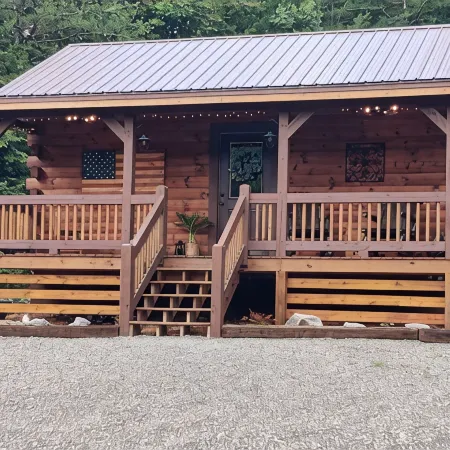 Bennett Lake Tiny Cabin