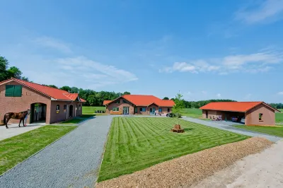 Idyllically situated villa in country house style with sauna Ideal for groups & families Hotel di 