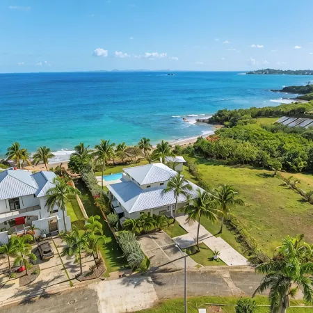 Beachfront Luxury Villa: 3BR, 3.5BA,Gazebo,Pool, Secluded Beach, Gated Community