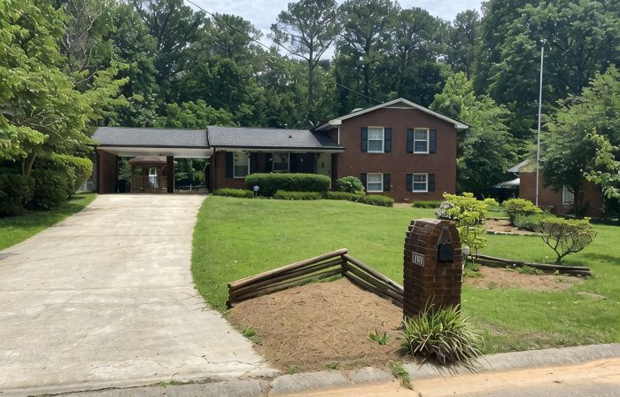 *Private/Contempo/Cozy/House & pool/17 min from ATL & in the Atlanta Metro Area*