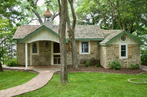 Cozy Clean Cottage on Clearwater - Homestays