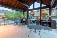 Luxury Condo with Hot Tub, Pool, & Private Patio in the Heart of Winter Park!