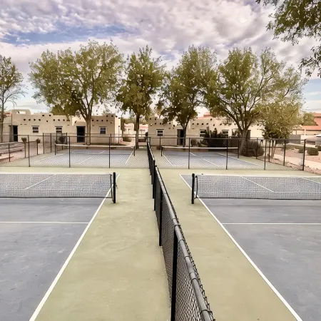 42-Resort Condo, Pool, Hot Tub, Pickle-ball, Gym.