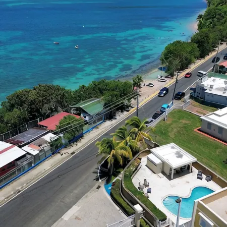 Casa Diez · Beachsteps Townhouse w/Pool- Seven Seas