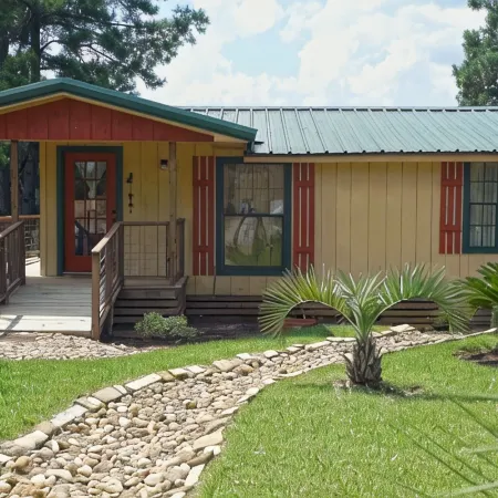 Beautiful Cabin in National Forest with Screened in Porch and Pond with Fountain